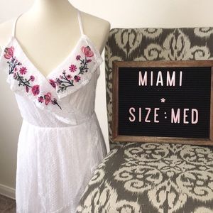 Miami‎ White Lace and Embroidered Dress Sz Med
